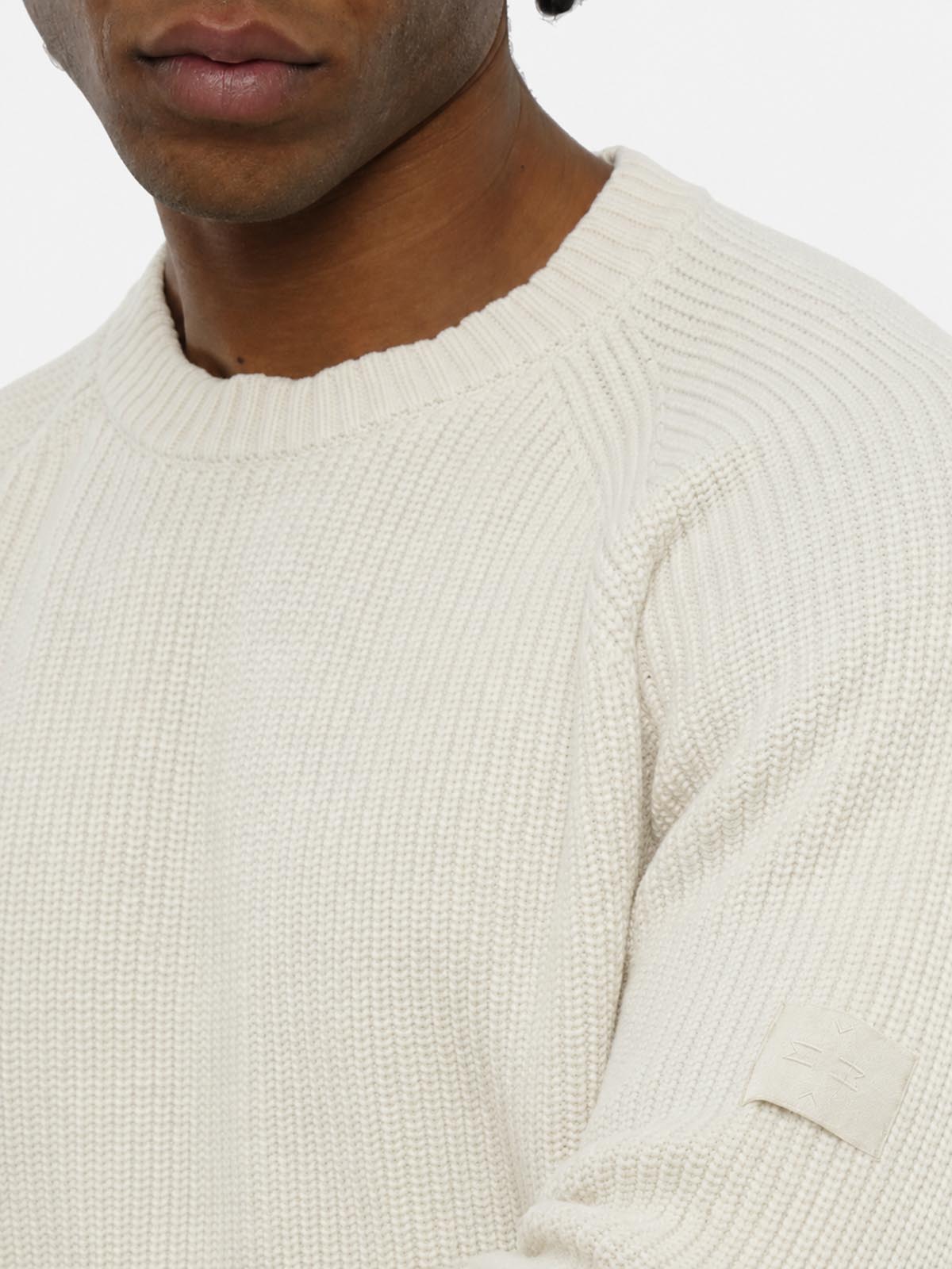 Maglia girocollo manica raglan con patch ricamato