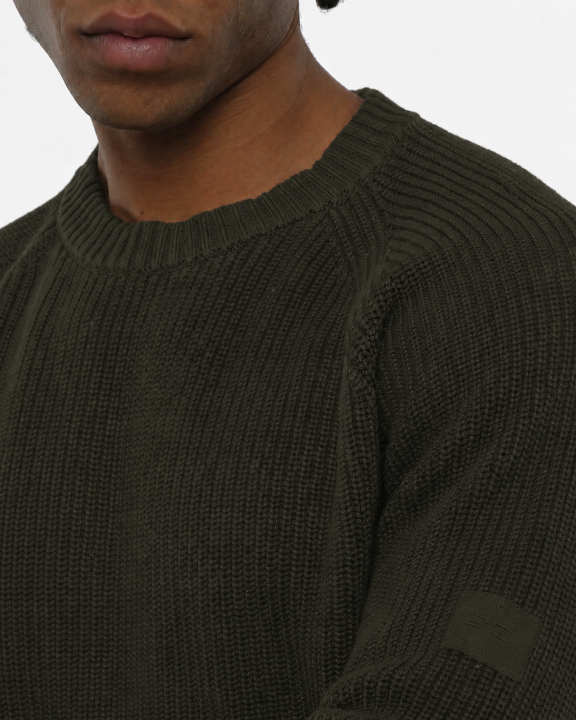 Maglia girocollo manica raglan con patch ricamato