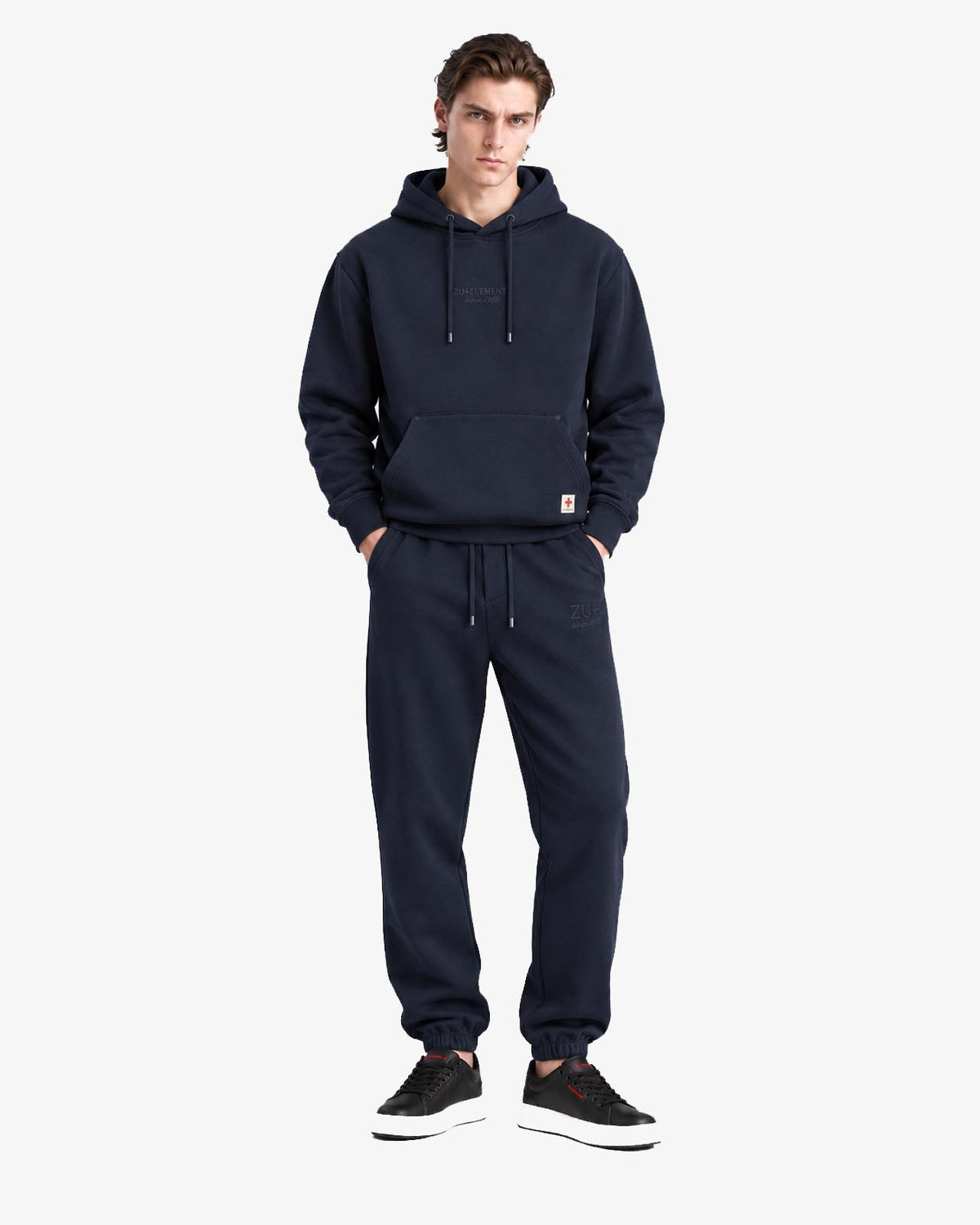 Coordinato con felpa con cappuccio e ricamo in tono
