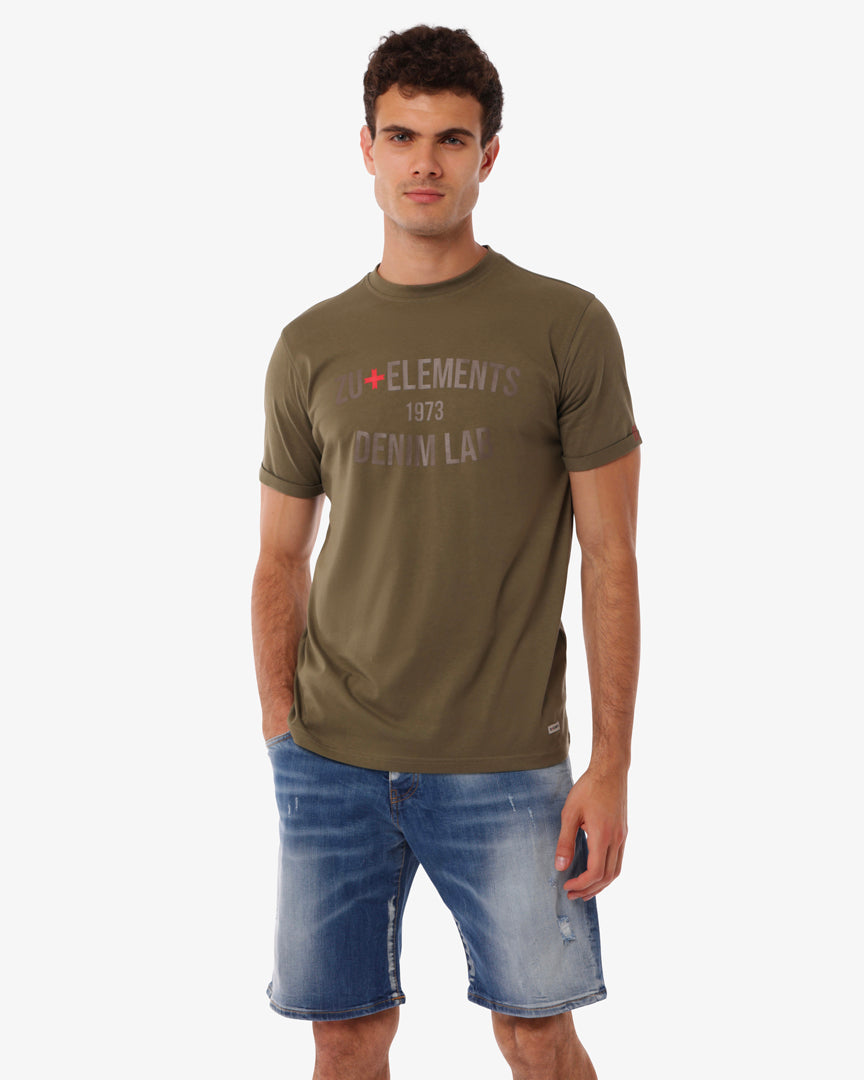 T-shirt con ricamo su manica