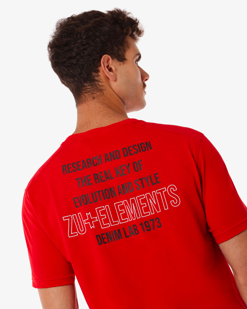T-shirt con micrologo e stampa sul retro
