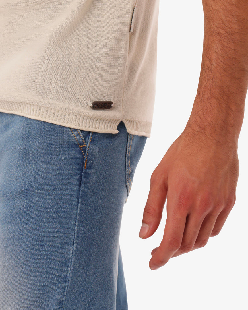 T-shirt in maglia maniche corte con collo serafino