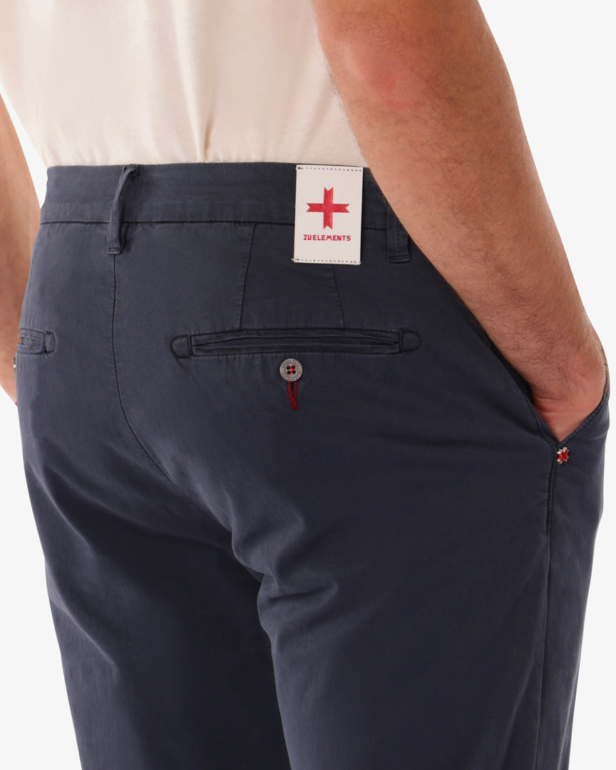 Pantaloni chino slim fit con dettagli logati