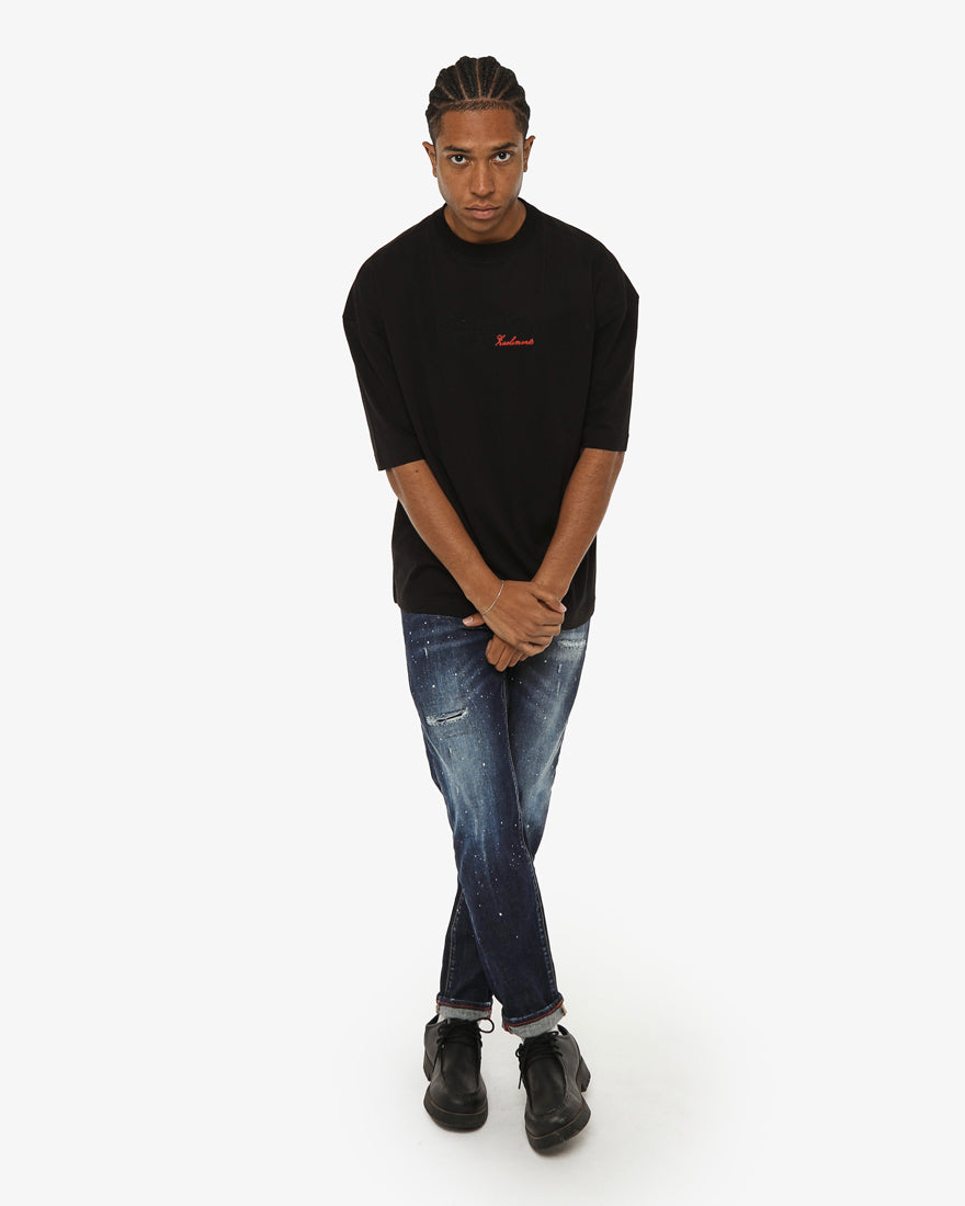 T-shirt girocollo maniche corte relaxed fit con taglio spalla e ricamo frontale