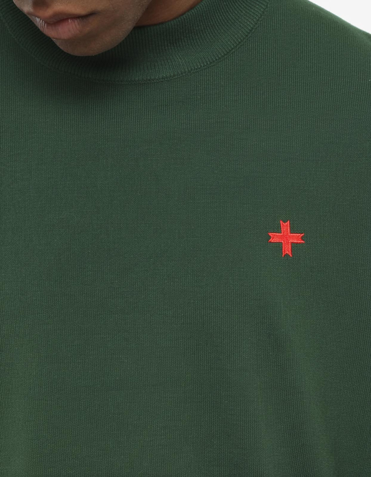 Maglia mezzo collo in viscosa con ricamo a contrasto