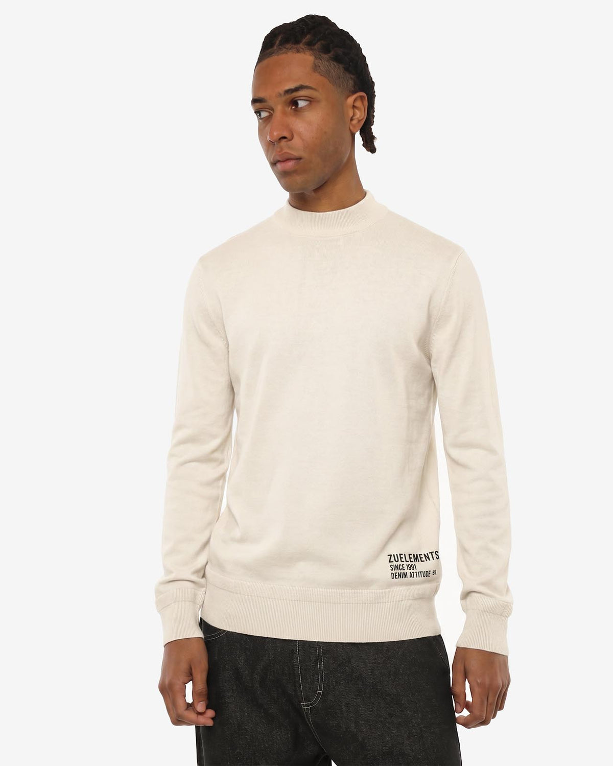 Maglia mezzo collo in viscosa con ricamo sul fondo