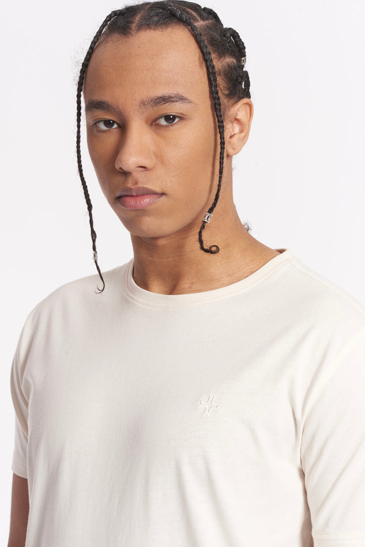 T-Shirt con ricamo tono su tono
