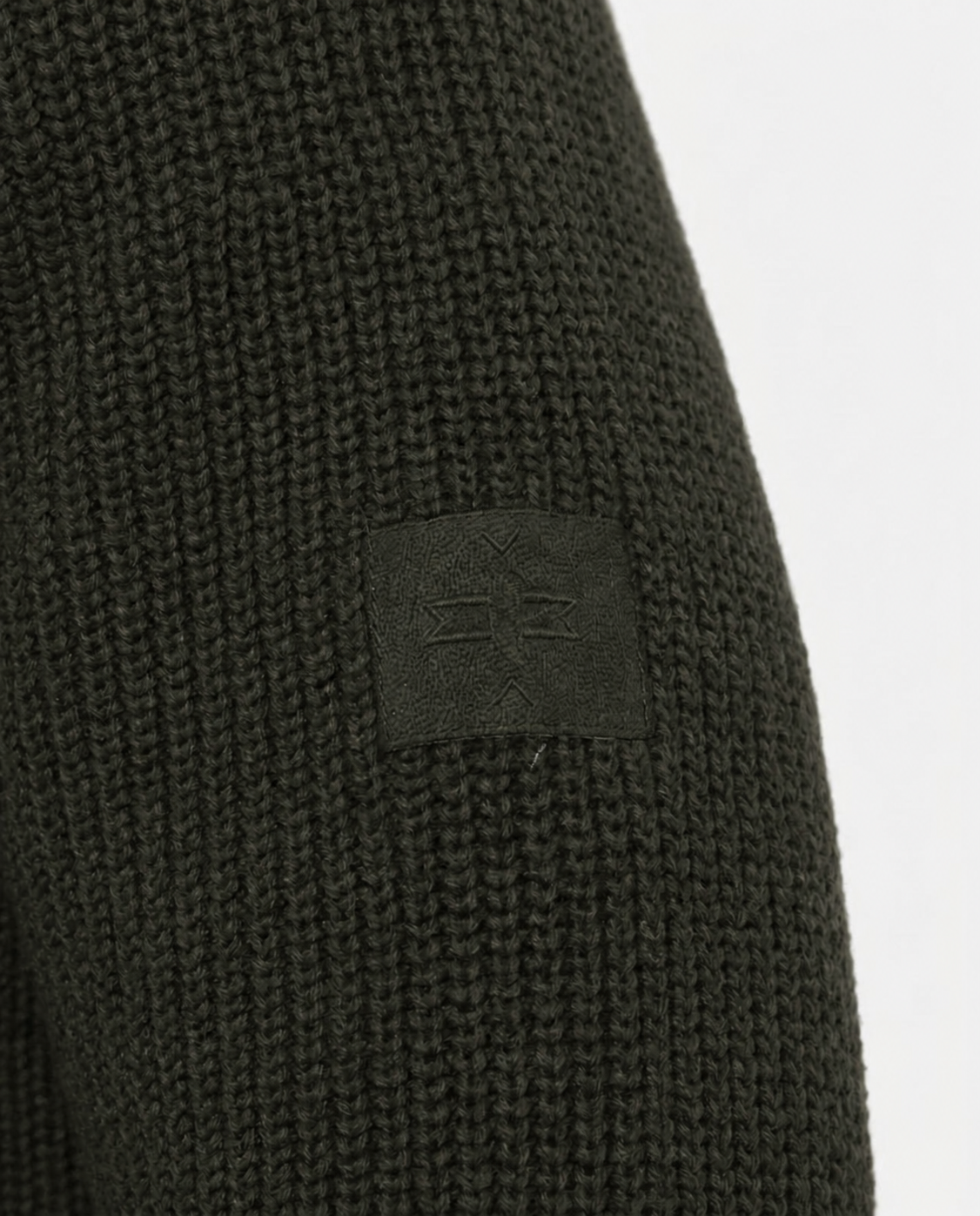 Maglia girocollo manica raglan con patch ricamato