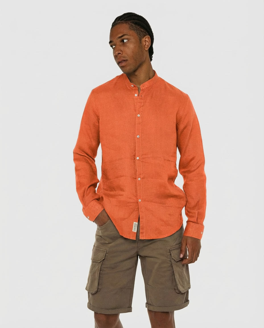 Camicia in puro lino con collo coreano e vestibilità regular