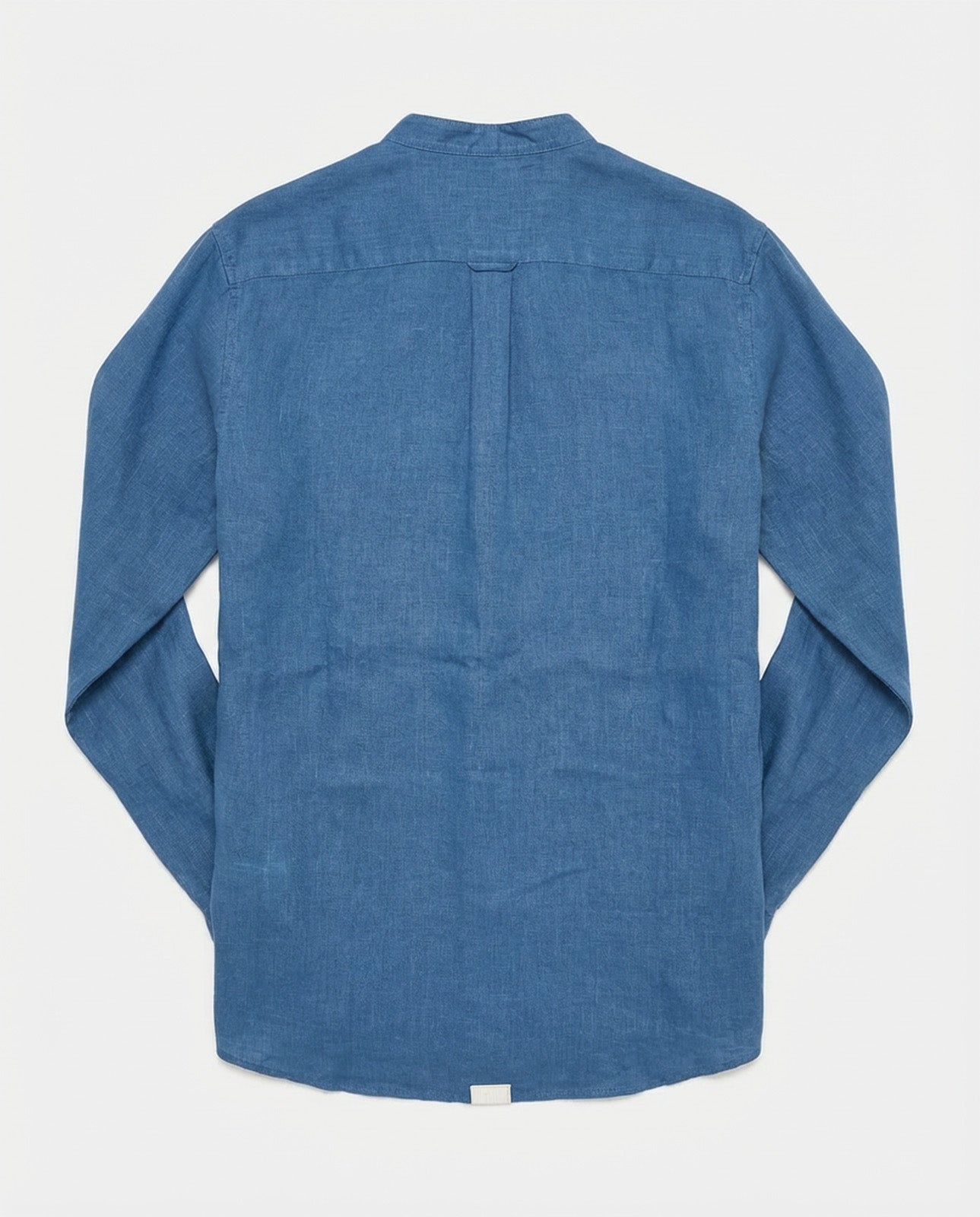 Camicia in puro lino con collo coreano e vestibilità regular