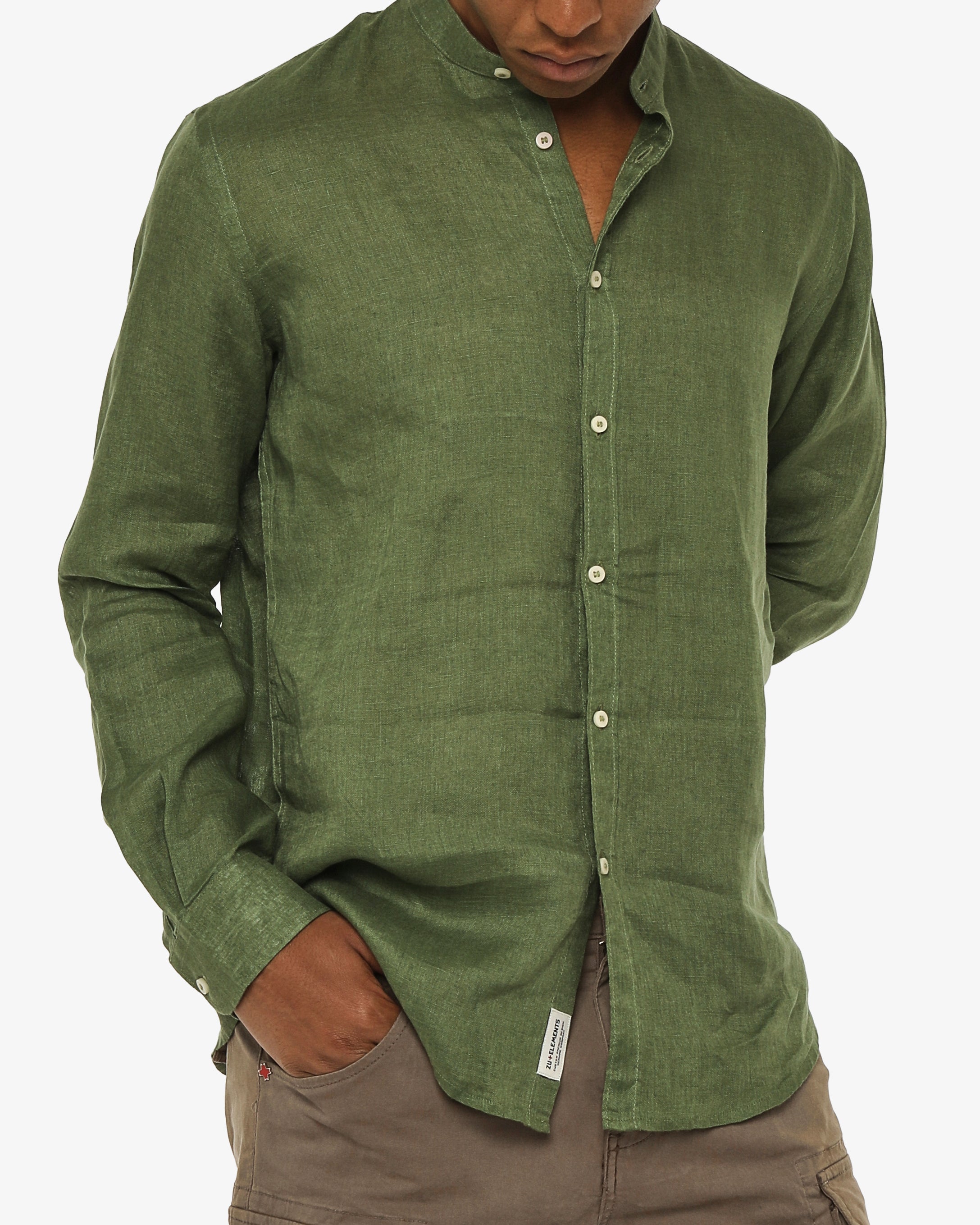 Camicia in puro lino con collo coreano e vestibilità regular