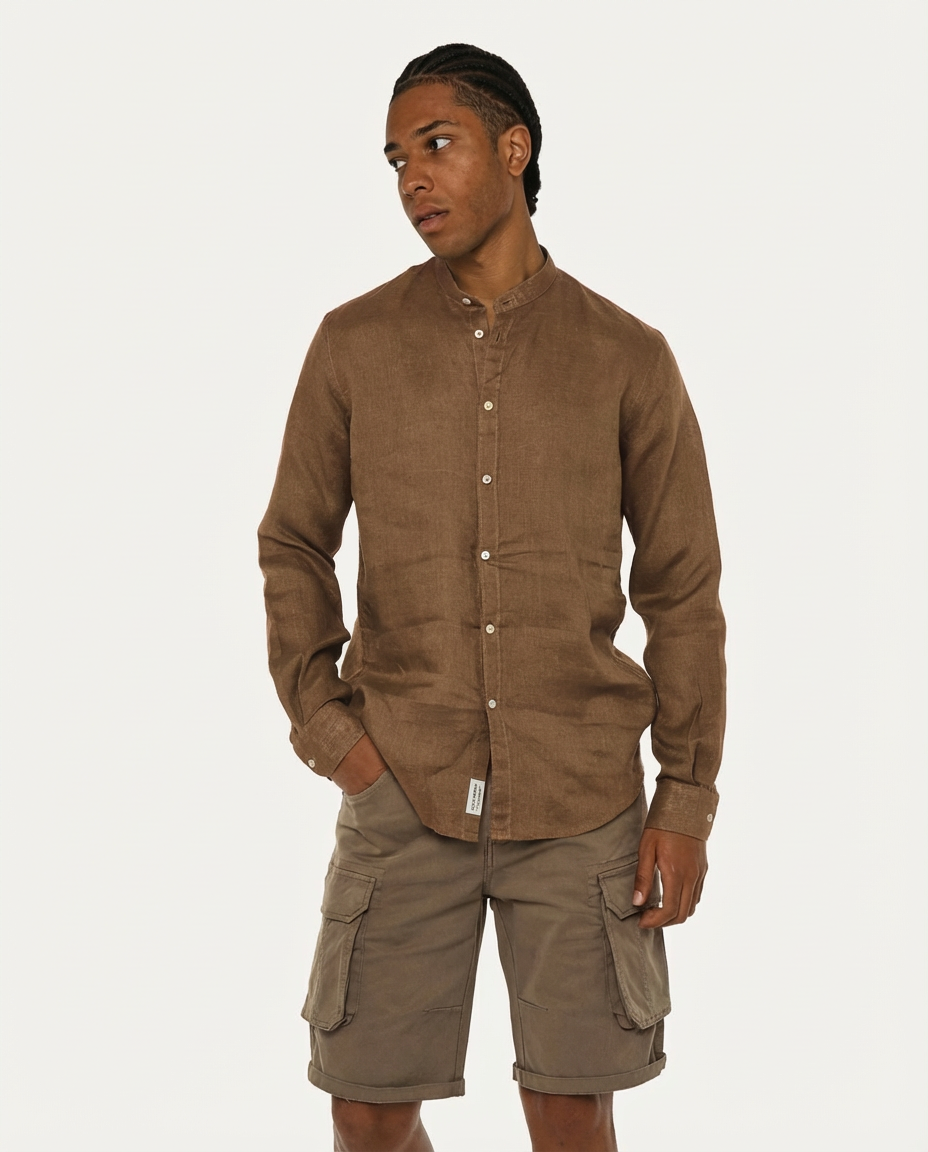 Camicia in puro lino con collo coreano e vestibilità regular