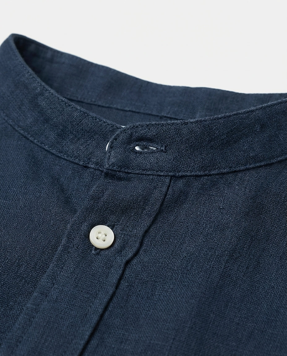 Camicia in puro lino con collo coreano e vestibilità regular