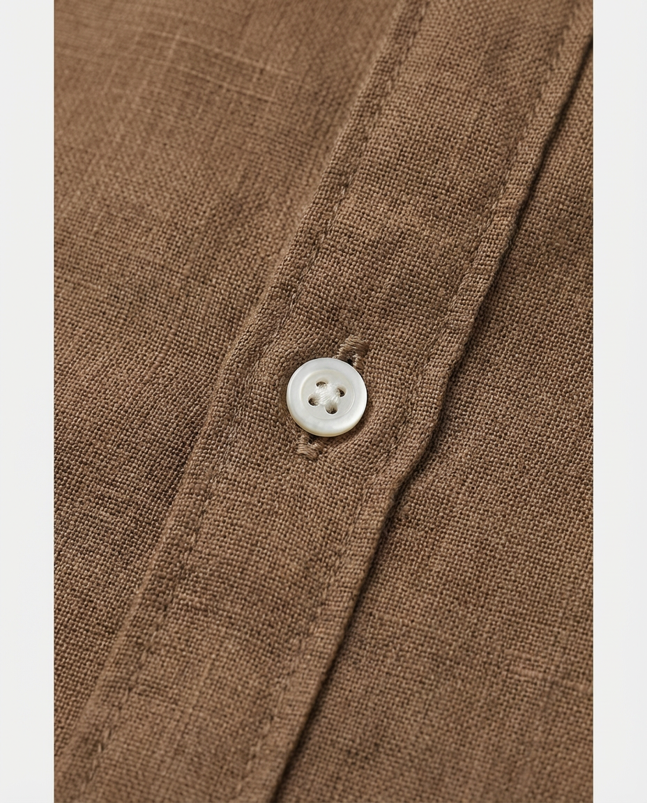 Camicia in puro lino con collo coreano e vestibilità regular