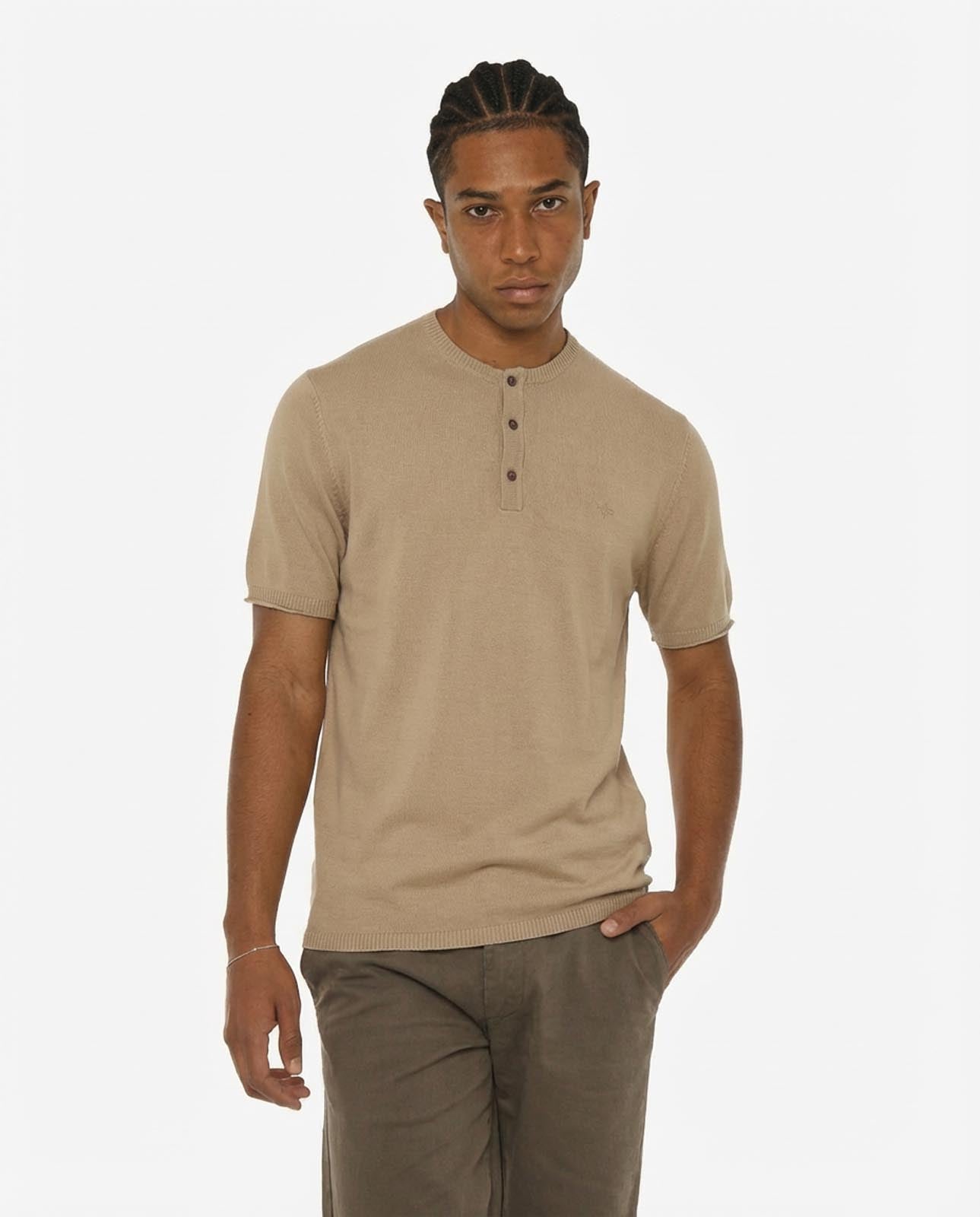 T-shirt in maglia maniche corte con collo serafino