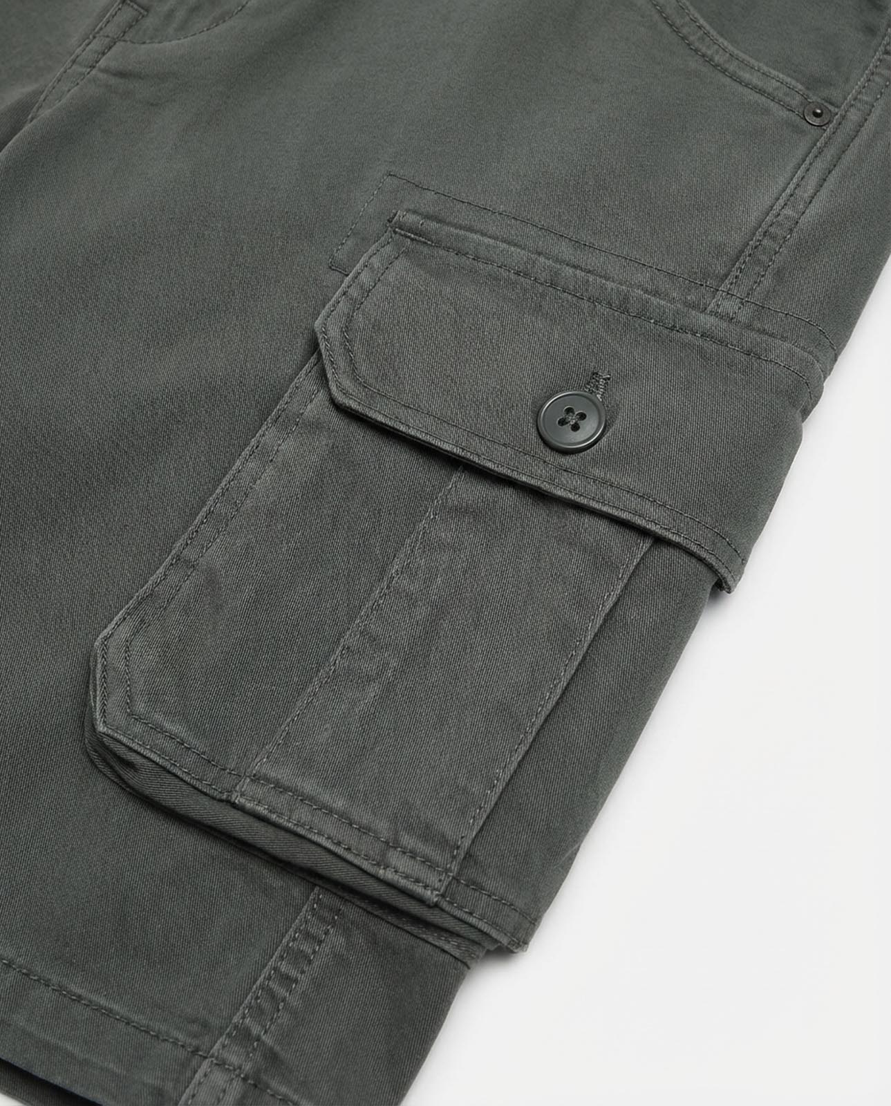 Bermuda con ricamo sul retro