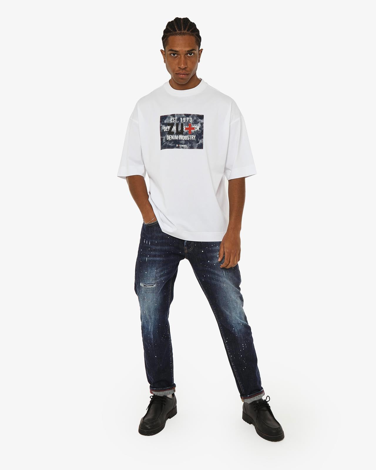 T-shirt girocollo maniche corte relaxed fit, taglio spalla e stampa frontale – Optical Black