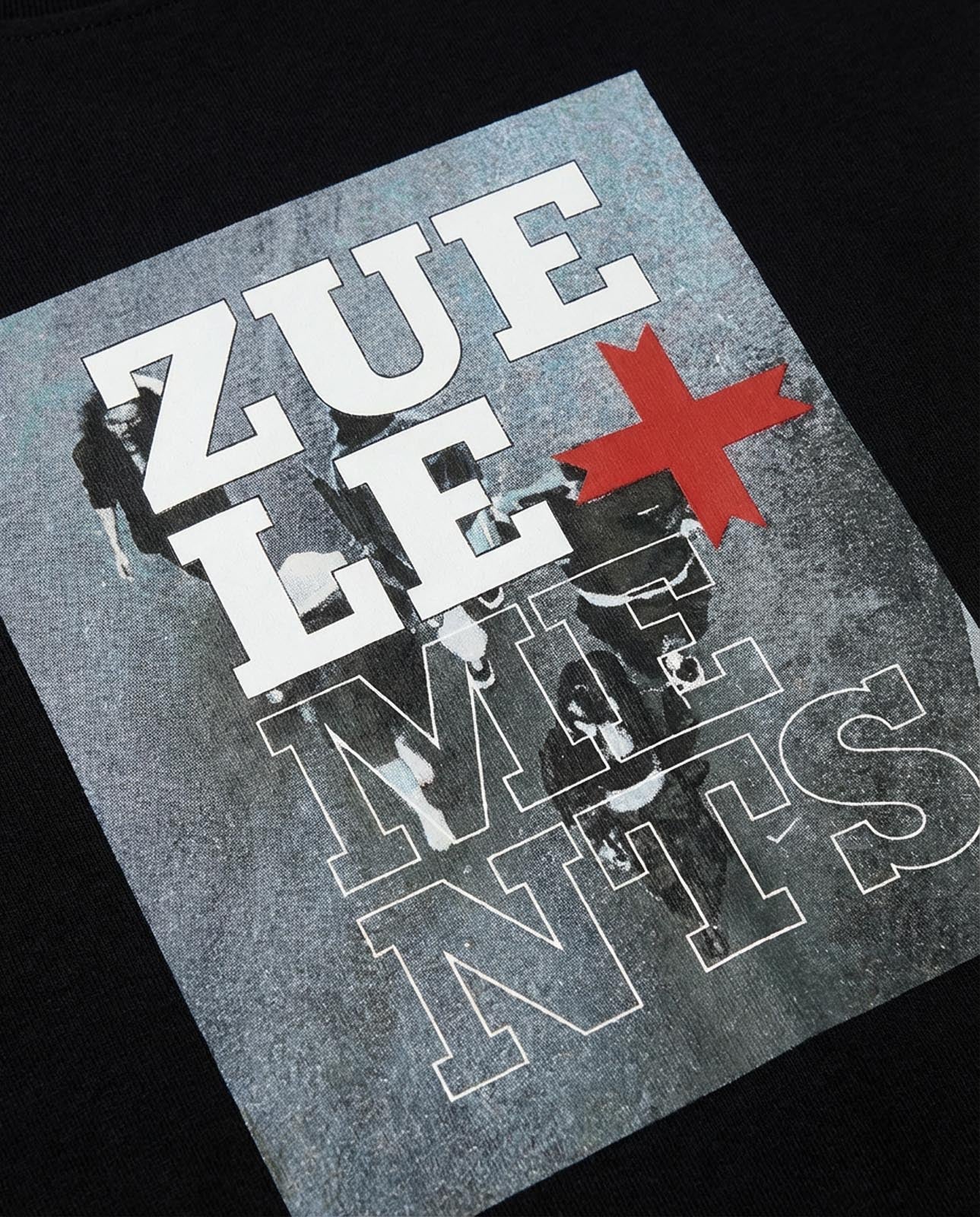 T-shirt girocollo maniche corte con stampa frontale – Optical Black