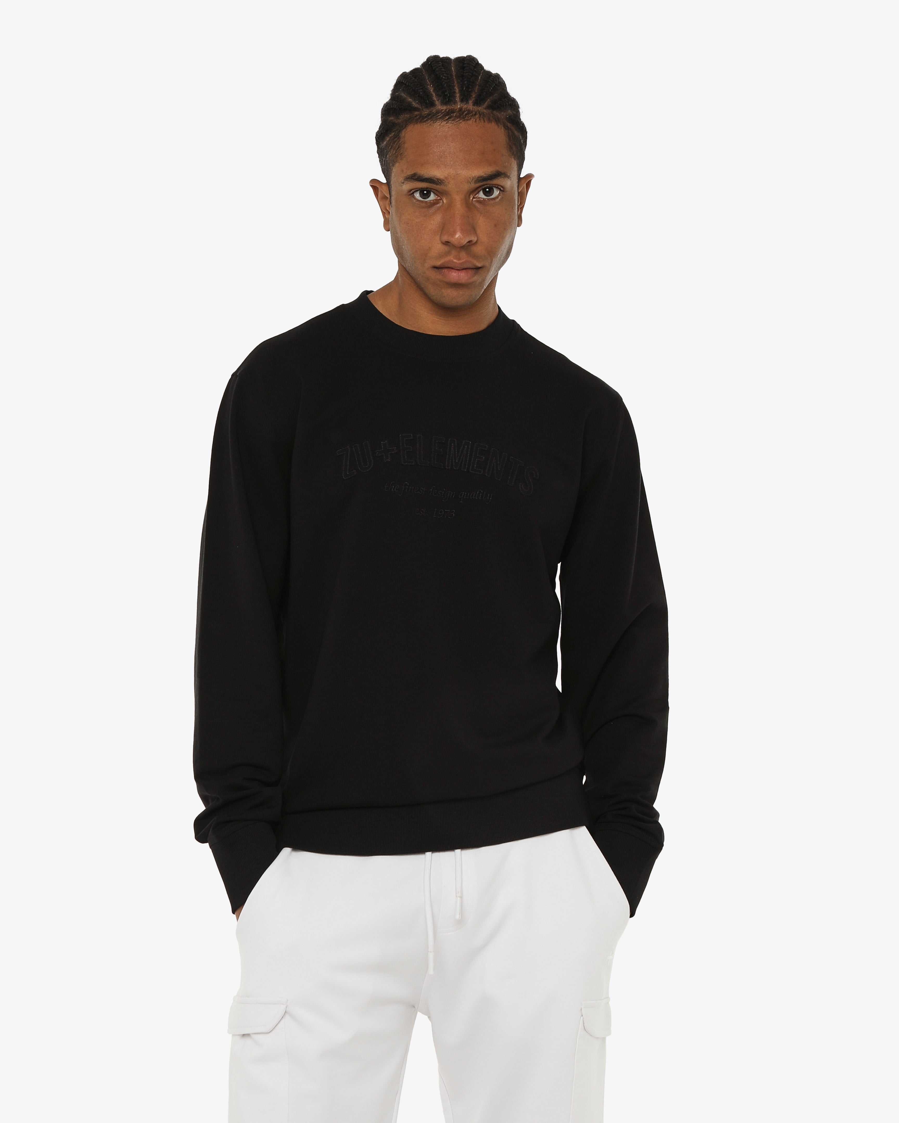 Felpa girocollo con applicazione frontale in tono ricamata