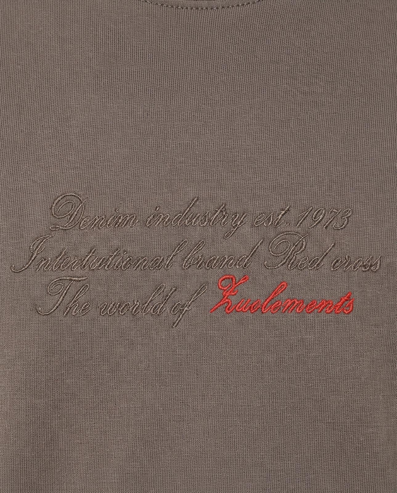 T-shirt girocollo maniche corte relaxed fit con taglio spalla e ricamo frontale