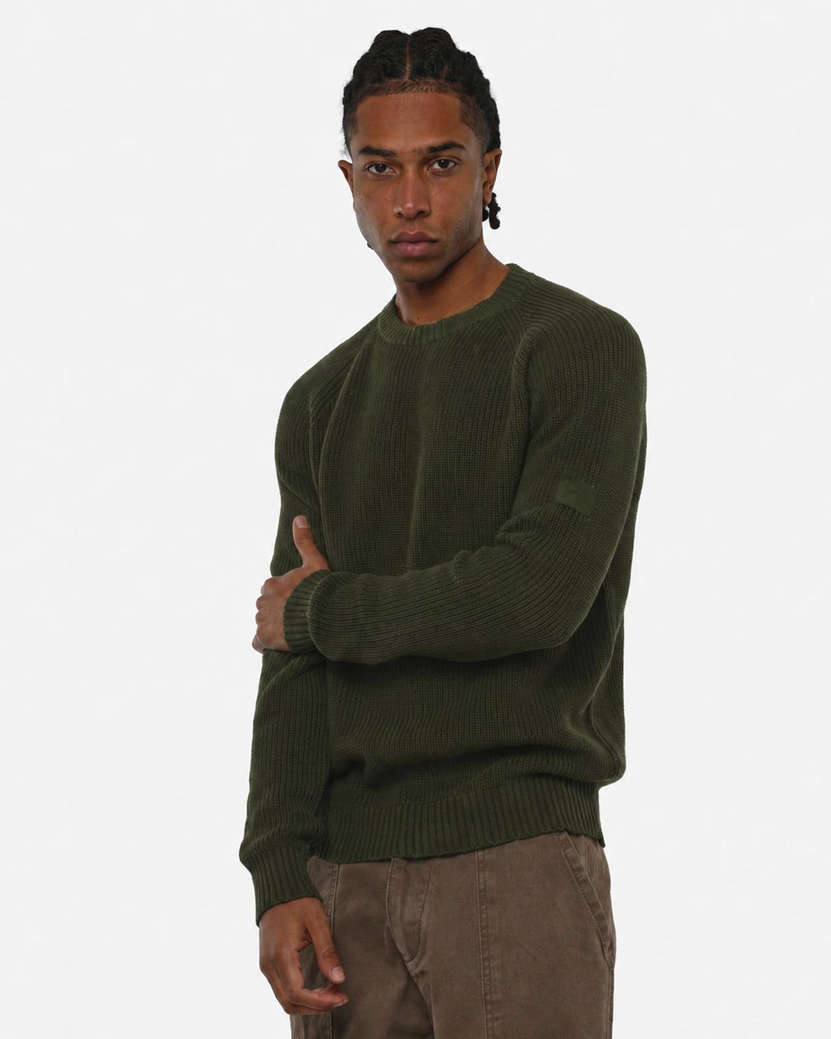 Maglia girocollo manica raglan con patch ricamato