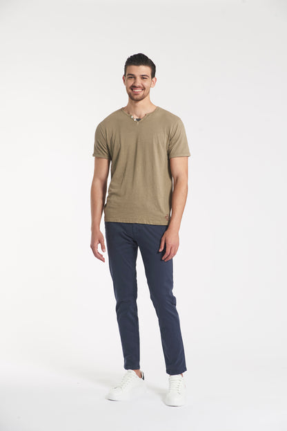 T-shirt serafino con logo ricamato