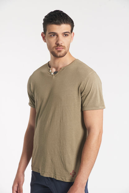 T-shirt serafino con logo ricamato