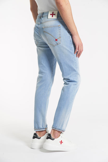 Jeans slim con ricamo sul retro