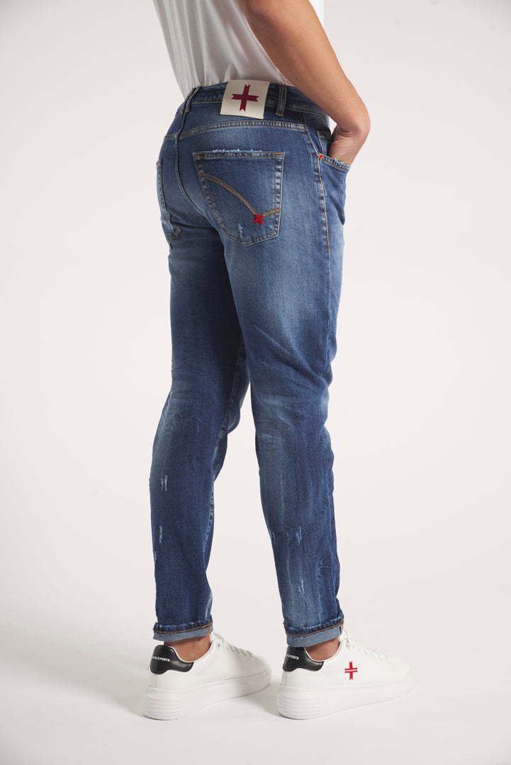 Jeans slim con micro abrasioni