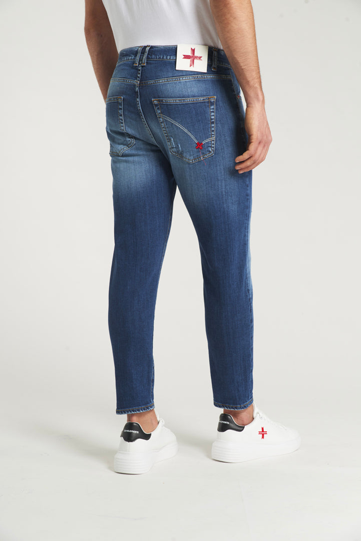 Jeans cropped fit blu con rotture