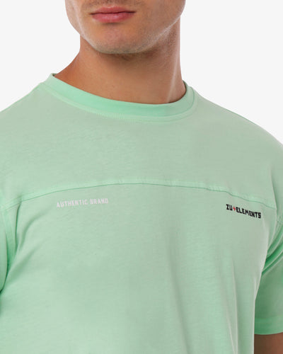 T-shirt con taglio sul petto e micrologo