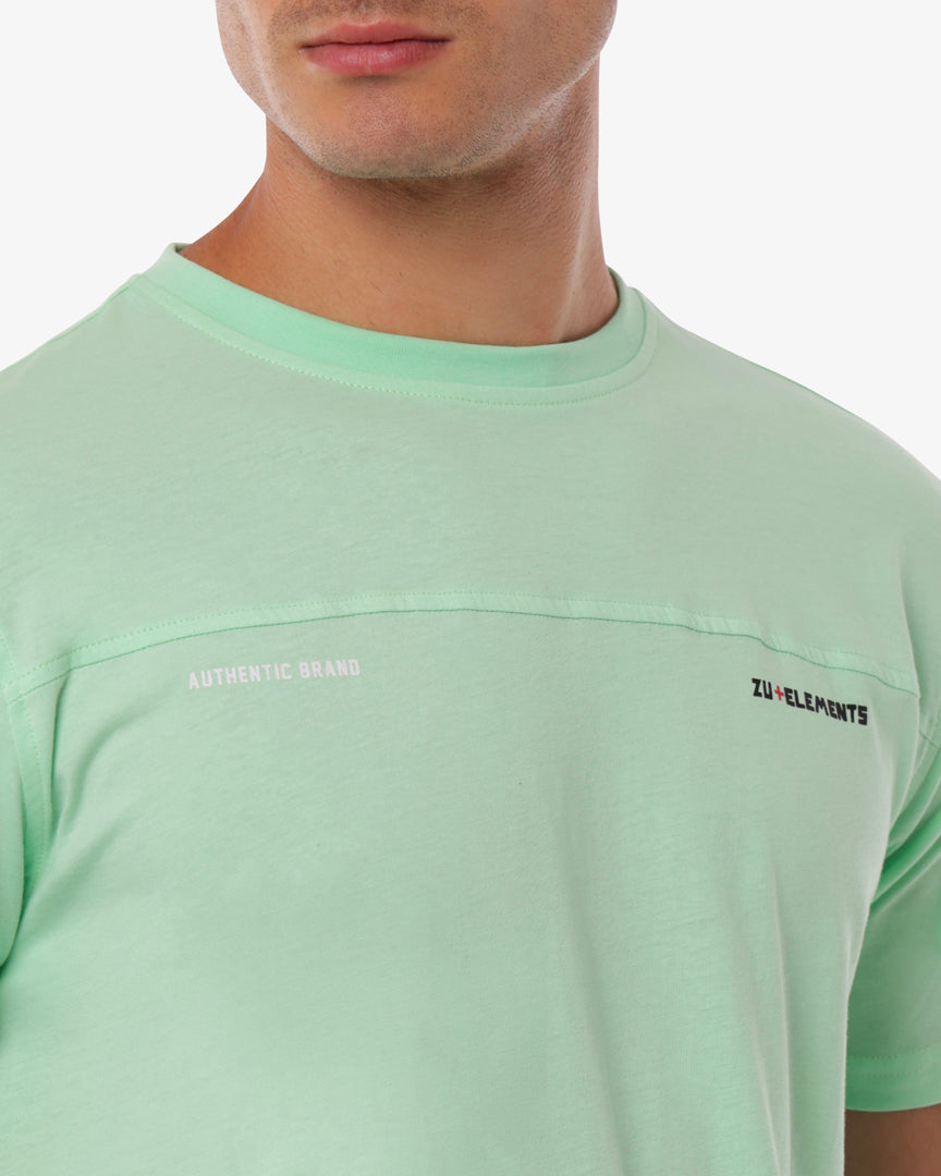 T-shirt con taglio sul petto e micrologo