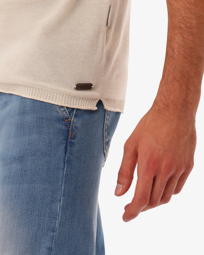 T-shirt in maglia maniche corte con collo serafino