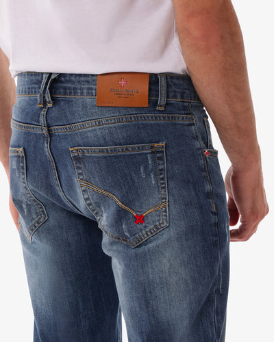 Jeans slim fit blu con accessori logati