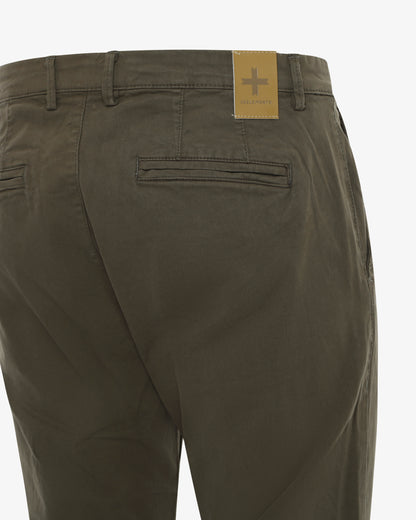 Pantaloni chino con ricamo sul retro