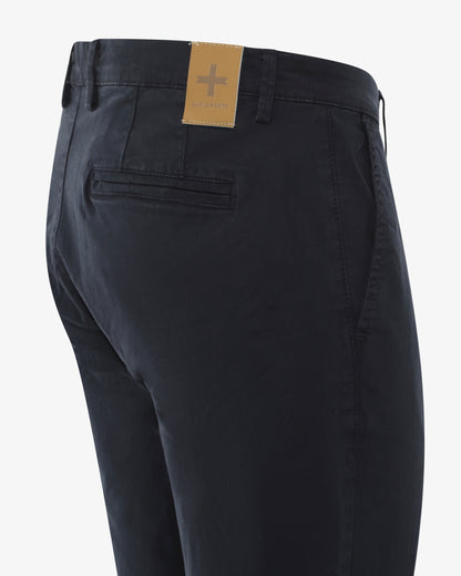 Pantaloni chino con ricamo sul retro