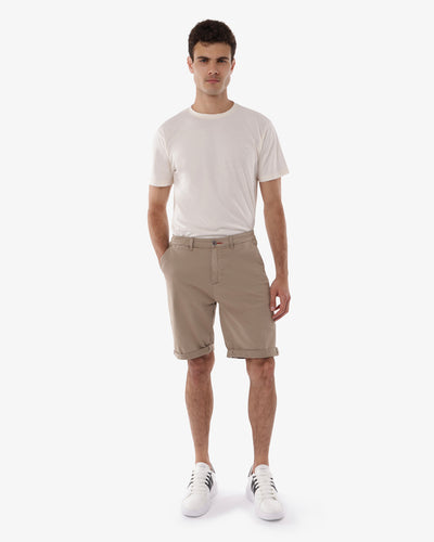 Bermuda chino con ricamo sul retro