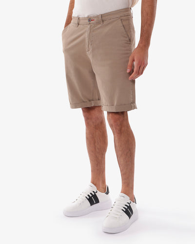 Bermuda chino con ricamo sul retro