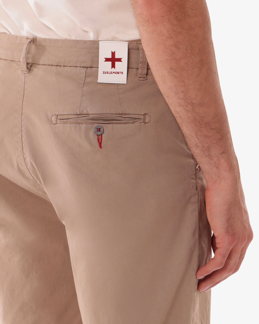 Bermuda chino con ricamo sul retro