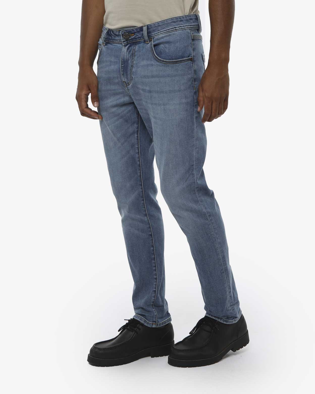 Jeans slim fit in tono light blue