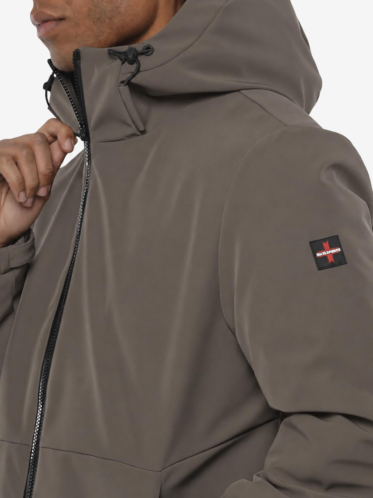 Giubbotto softshell con cappuccio