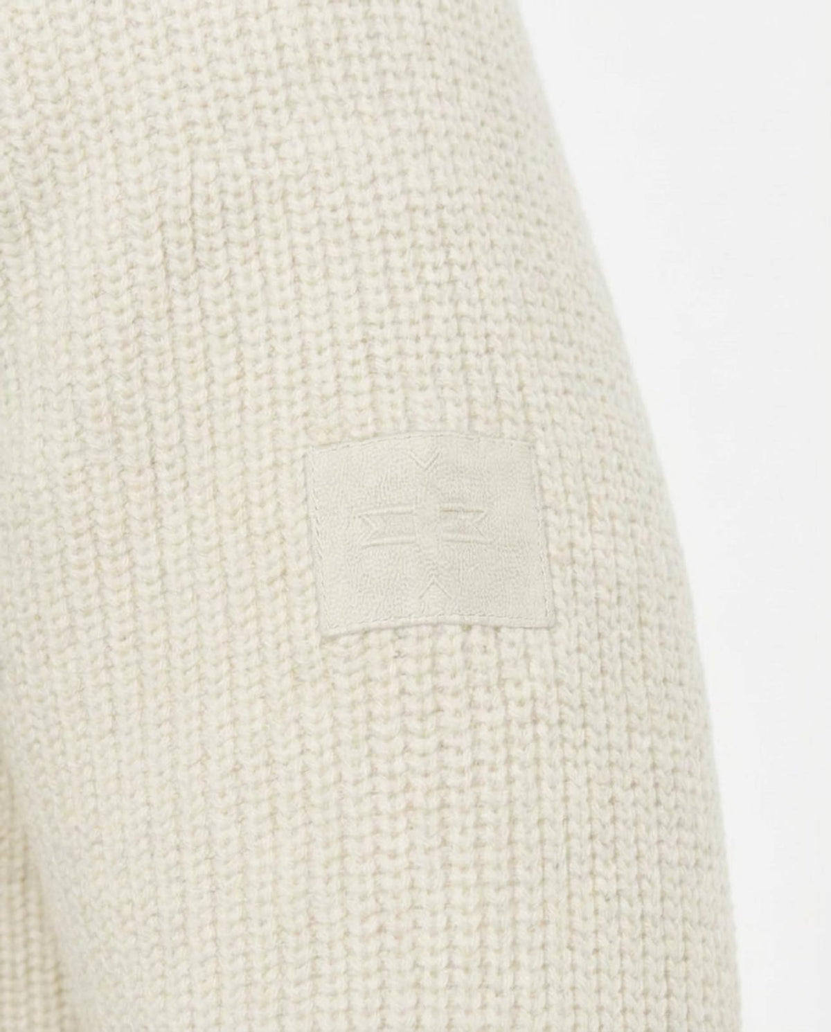 Maglia girocollo manica raglan con patch ricamato