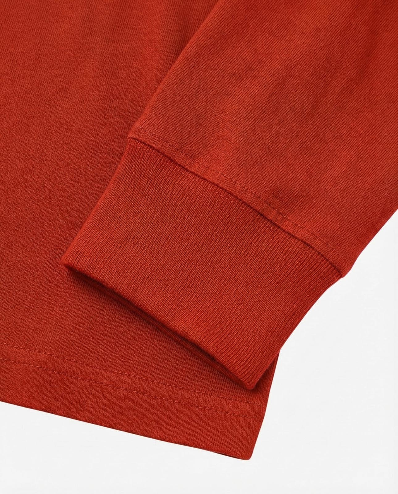 T-shirt manica lunga, logo lato cuore ricamato, collo e polsi a coste