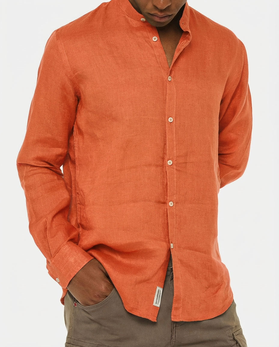 Camicia in puro lino con collo coreano e vestibilità regular