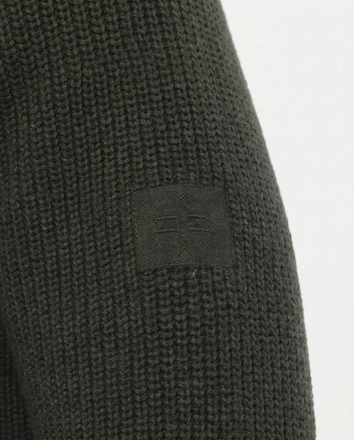 Maglia girocollo manica raglan con patch ricamato