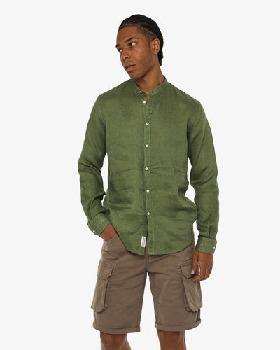 Camicia in puro lino con collo coreano e vestibilità regular