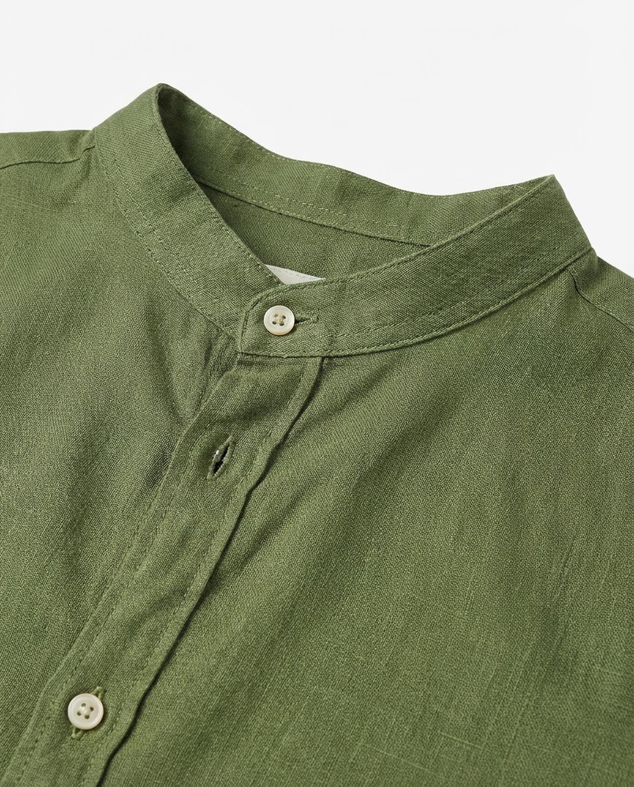 Camicia in puro lino con collo coreano e vestibilità regular