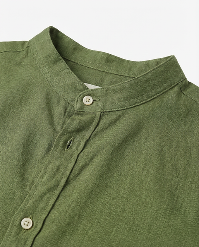 Camicia in puro lino con collo coreano e vestibilità regular