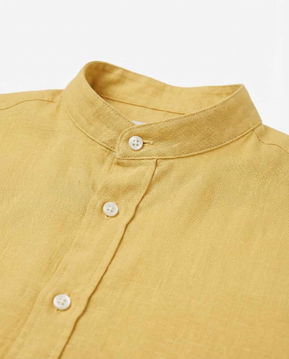 Camicia in puro lino con collo coreano e vestibilità regular