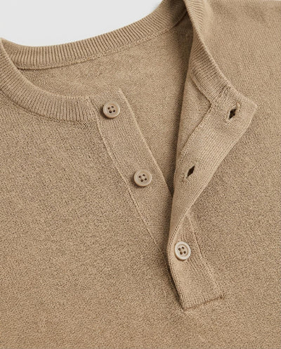 T-shirt in maglia maniche corte con collo serafino